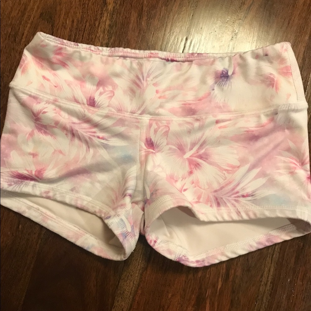 FLEO booty shorts